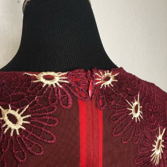 Vicky and Lucas red maroon embroidered floral overlay dress size Medium - Picture 13 of 15